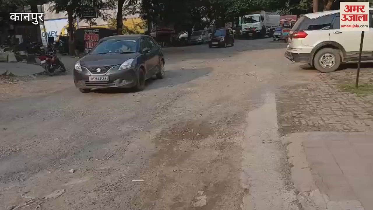 dilapidated condition of the road from Kalyanpur Panki Road to Gayatri Palace
