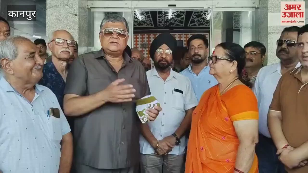 कानपुर: महापौर से मिले व्यापारी और उद्यमी, गृहकर और सीवर लाइन की समस्या पर सौंपा ज्ञापन