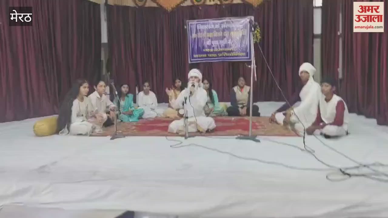Meerut: Poetry recitation organised in memory of late Balkishan Das at Seth BK Maheshwari Girls Inter College