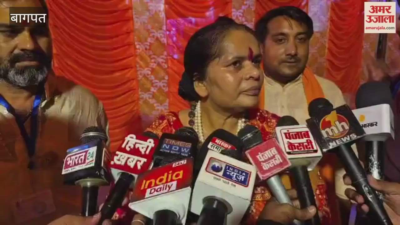 UP: Sadhvi Prachi said entry to Garba Ramlila should be done with Aadhaar card, accused Muslim youth and also commented on Azam Khan