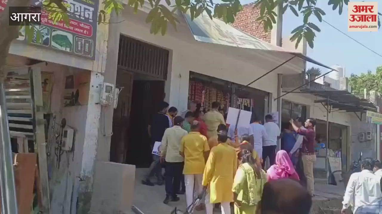 BJP officials informed shopkeepers about new GST rates