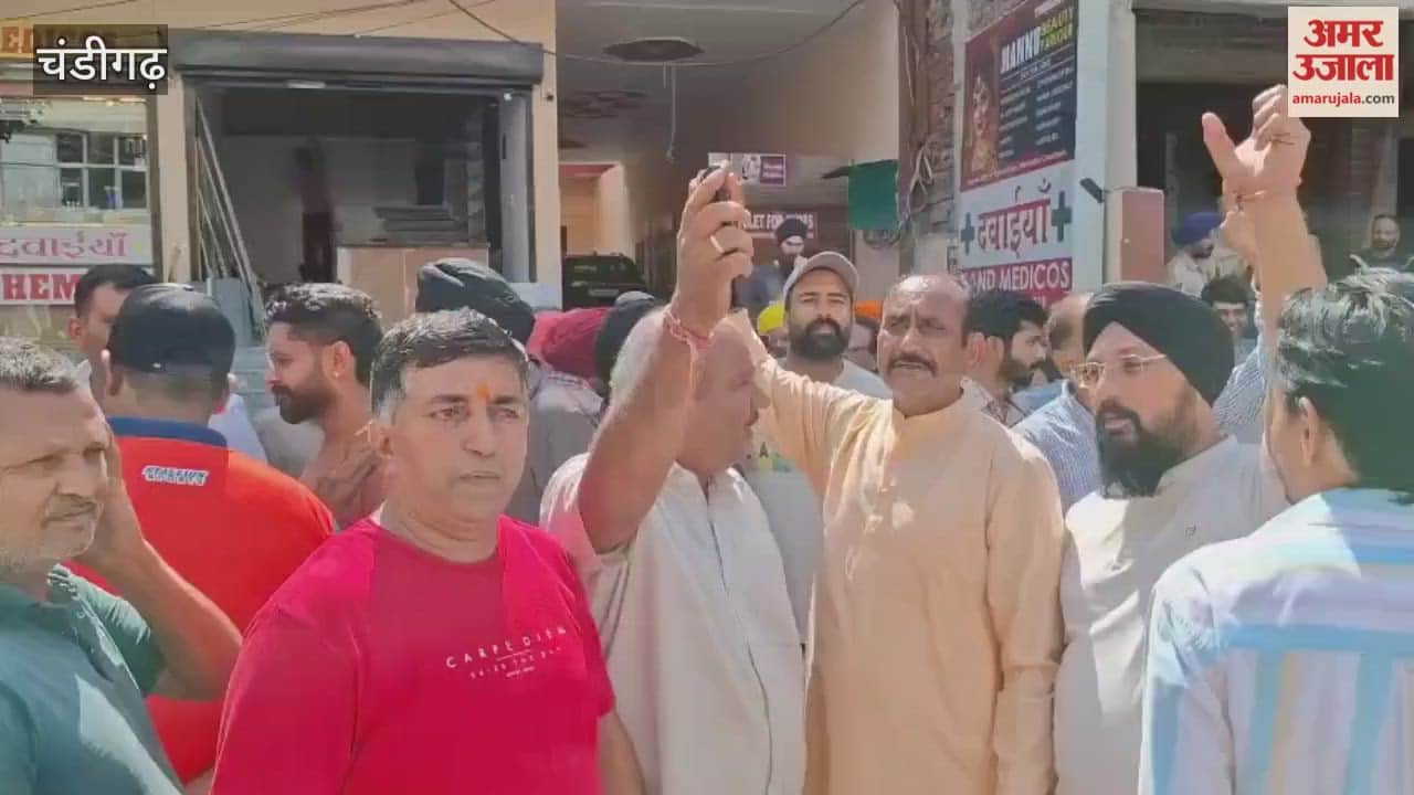 Shopkeepers staged a protest by blocking the road in Manimajra
