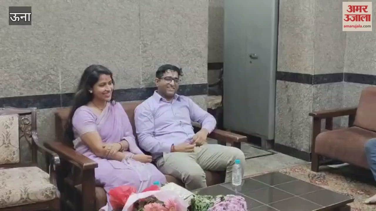 Una ADC Mahendra Pal Gujjar along with his wife paid obeisance at the shrine of Chintpurni Devi