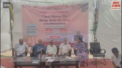 A festival of colours at Abhinav Theatre, 500 students and 40 painters spread the colours of art.