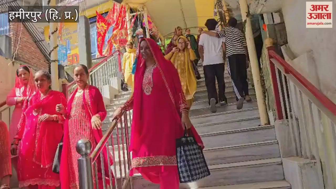 Hamirpur A flood of devotees gathered at Avahdevi Mata Temple on the fourth Navratri