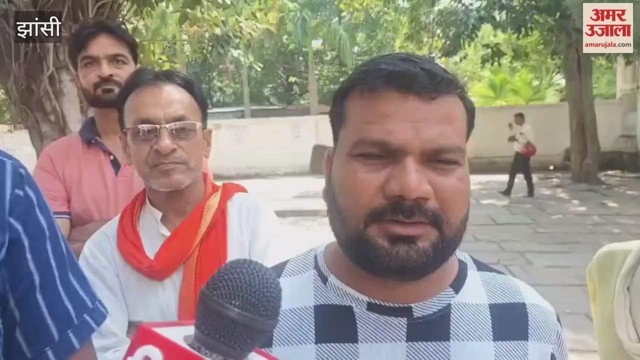 Lalitpur: Councillors of Nagar Panchayat Talbehat raised questions on the working style of the chairman.