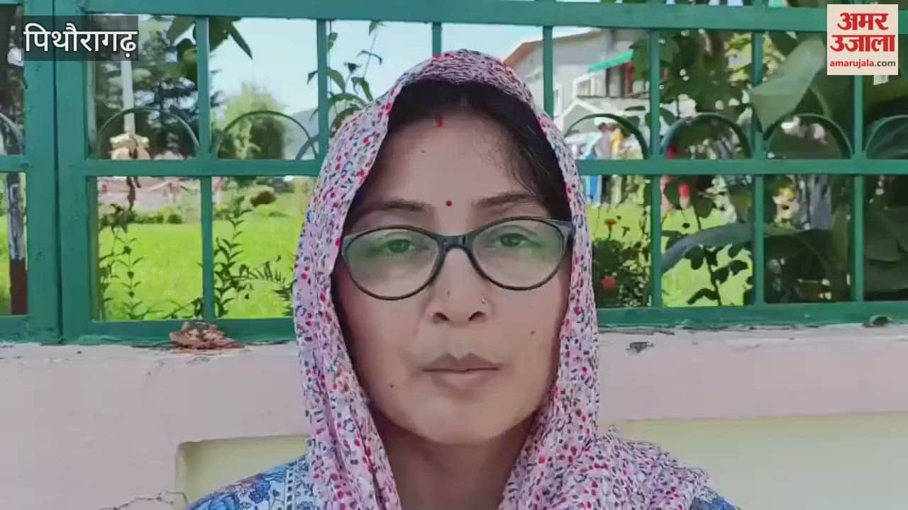 People took out a procession from Ramlila Maidan to the Collectorate demanding justice for Ladli in pithoragarh