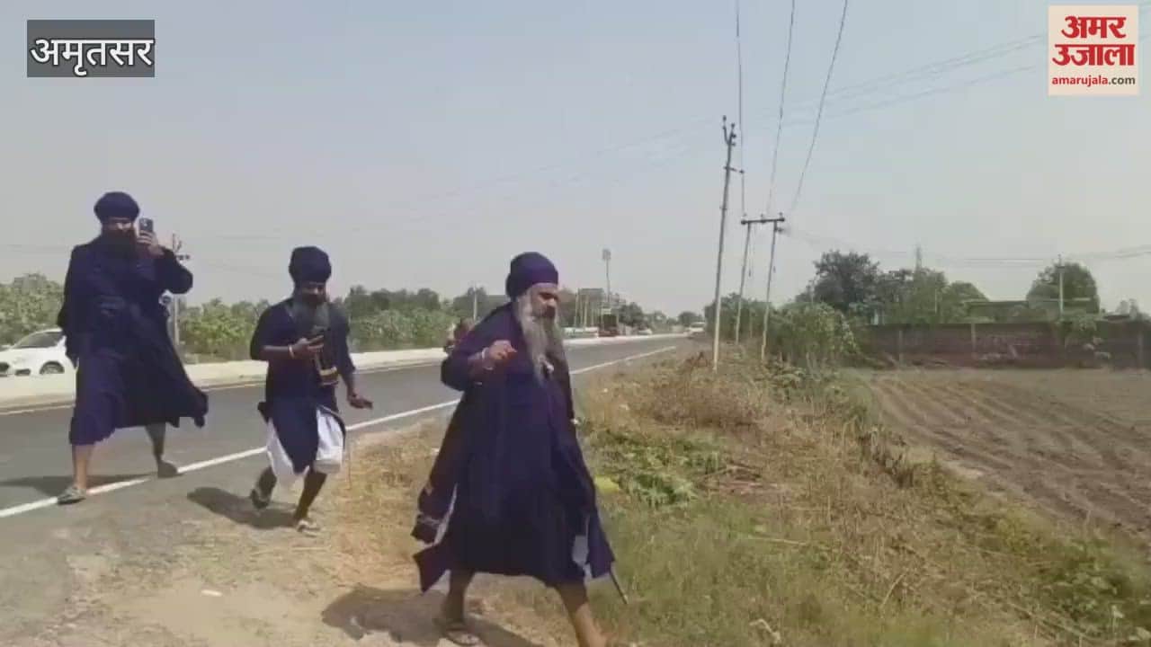 Tension between Nihangs and police team in Valla, Amritsar