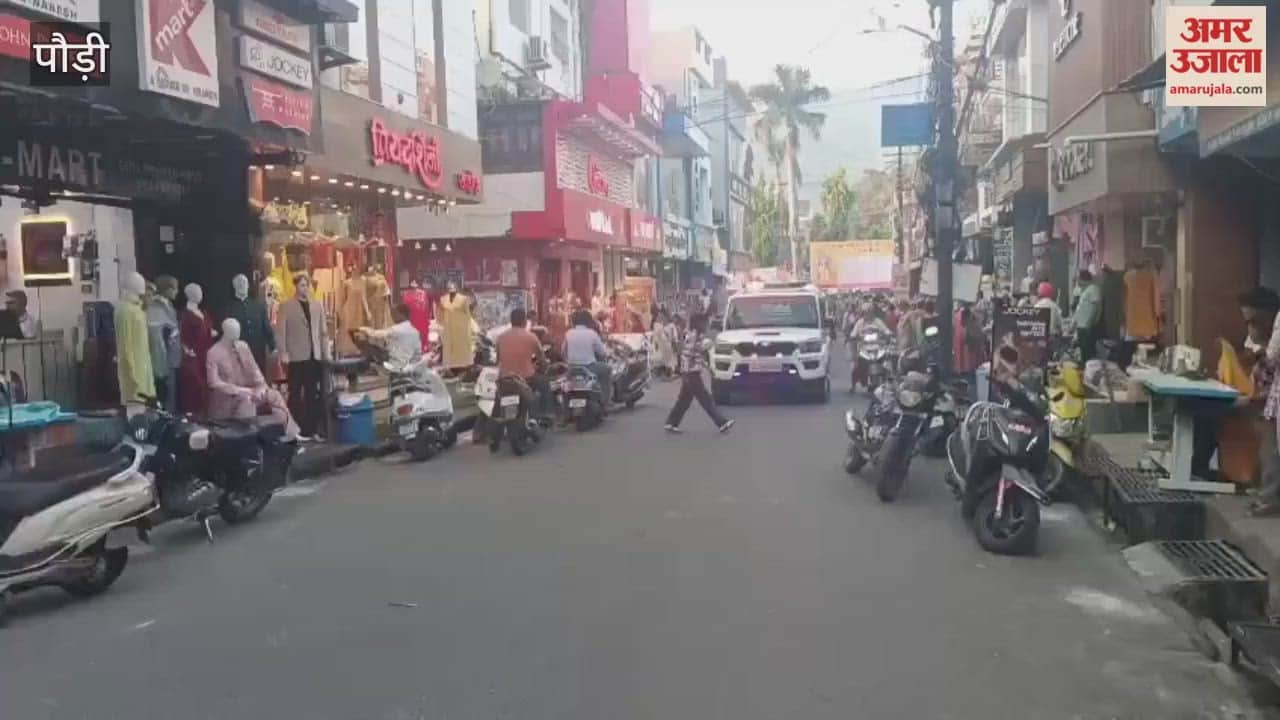 Student Union Elections Police conducted flag march on main roads to maintain peace in Srinagar