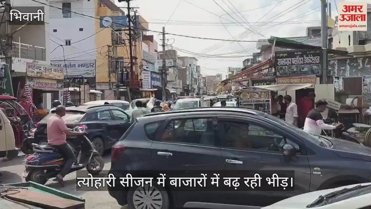 Crowds are increasing in the markets during the festive season