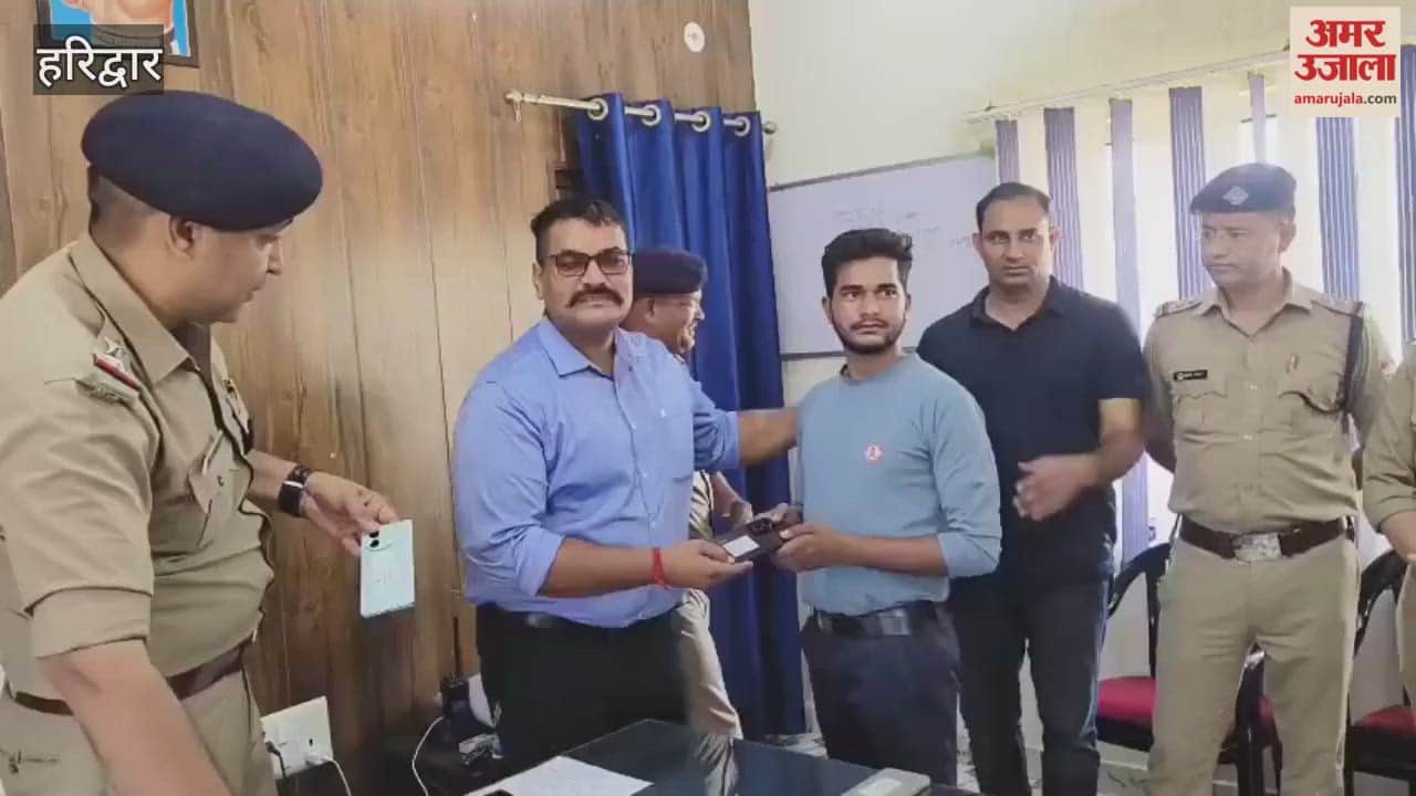 Haridwar Operation Recovery Police returned 70 lost mobile phones worth Rs 14 lakh to the people.