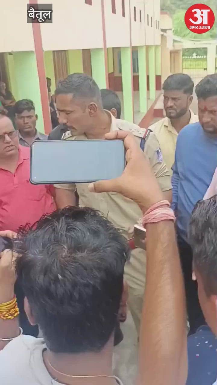 Betul News: Missionary school principal apologizes by applying tilak on student's forehead