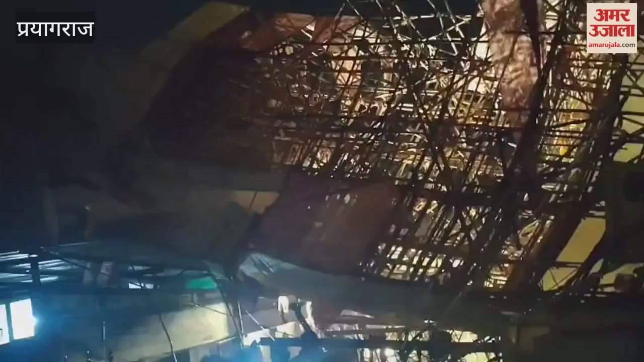 Durga puja pandal gate fell doown of storm in ktra prayagraj samiya mai mandir