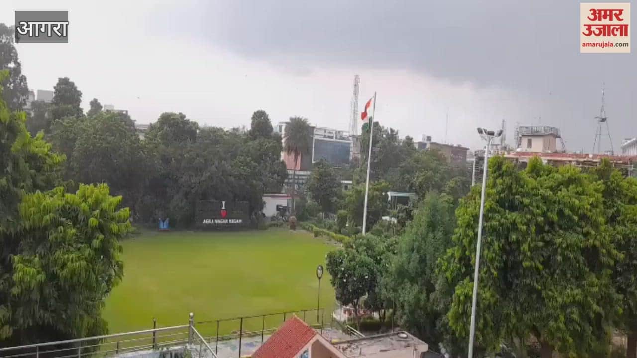 Weather changes again and rain in Agra