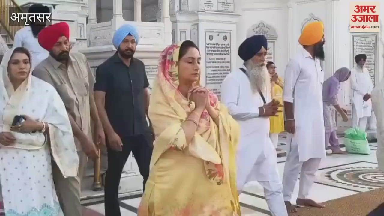 MP Harsimrat Kaur Badal paid obeisance at Sri Harmandir Sahib
