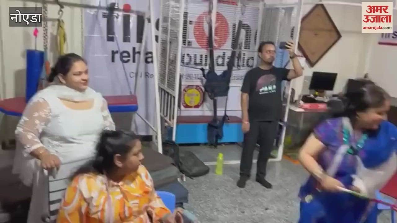 Noida News Disabled children created a stir with Mata ki Chowki and Garba