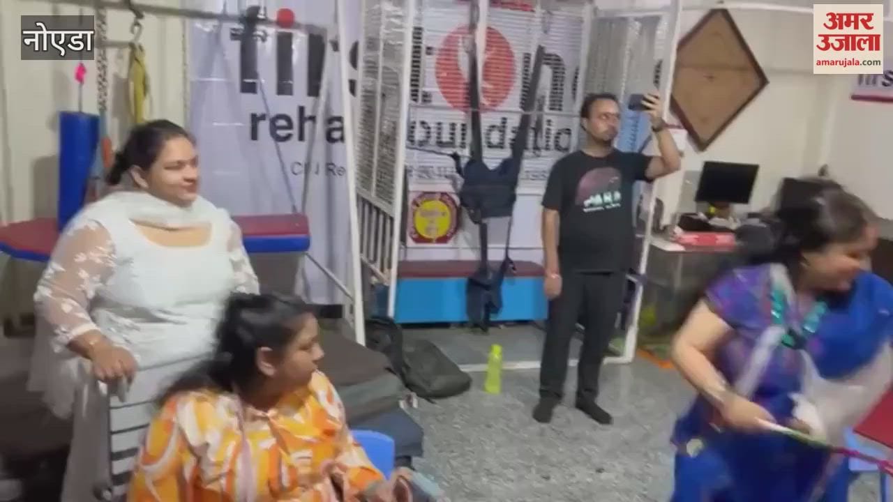 Noida News Disabled children created a stir with Mata ki Chowki and Garba