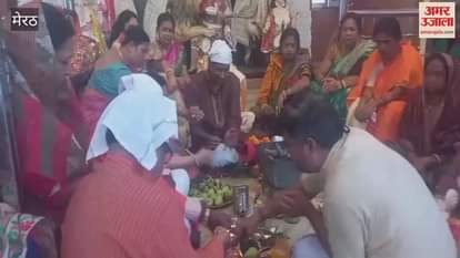Meerut: People of Bengali community perform havan before starting Durga Puja at Sadar Durgabari