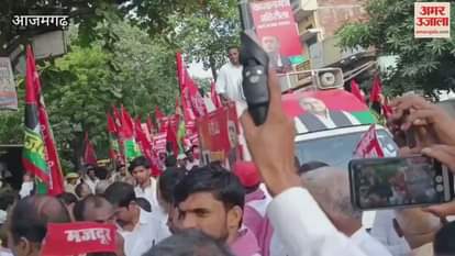 Samajwadi Party workers stage protest in Aharaula over road construction