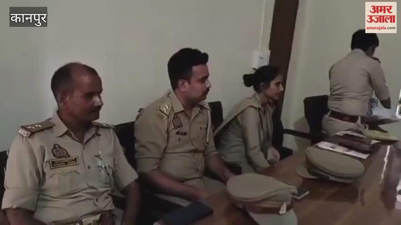 Anti-Romeo team raised awareness among women in Baraigarh, Bhitargaon