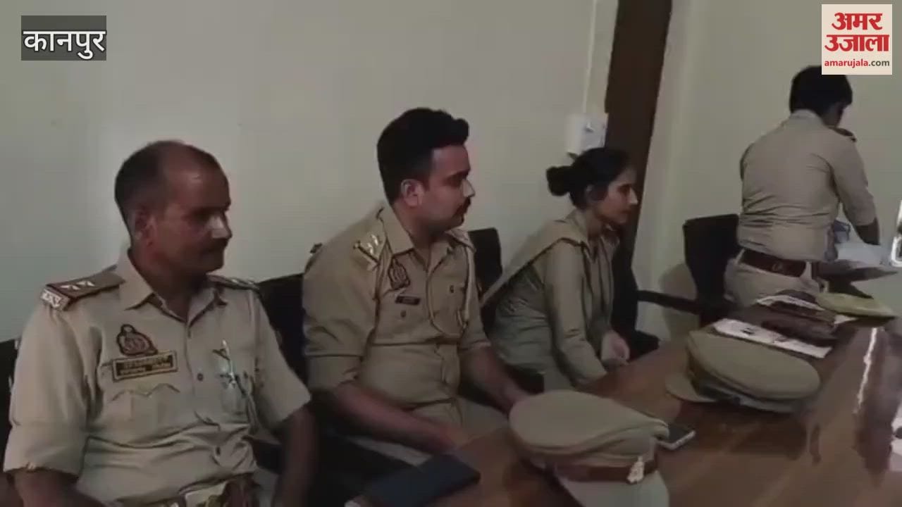 Anti-Romeo team raised awareness among women in Baraigarh, Bhitargaon