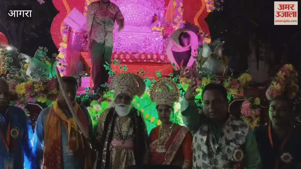 Organizing procession of Maharaja Agrasen