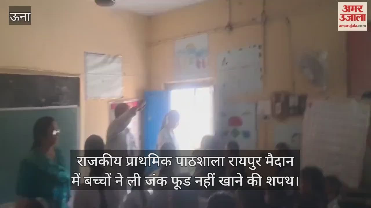 Children at Govt Primary School, Raipur Maidan, took an oath not to eat junk food.