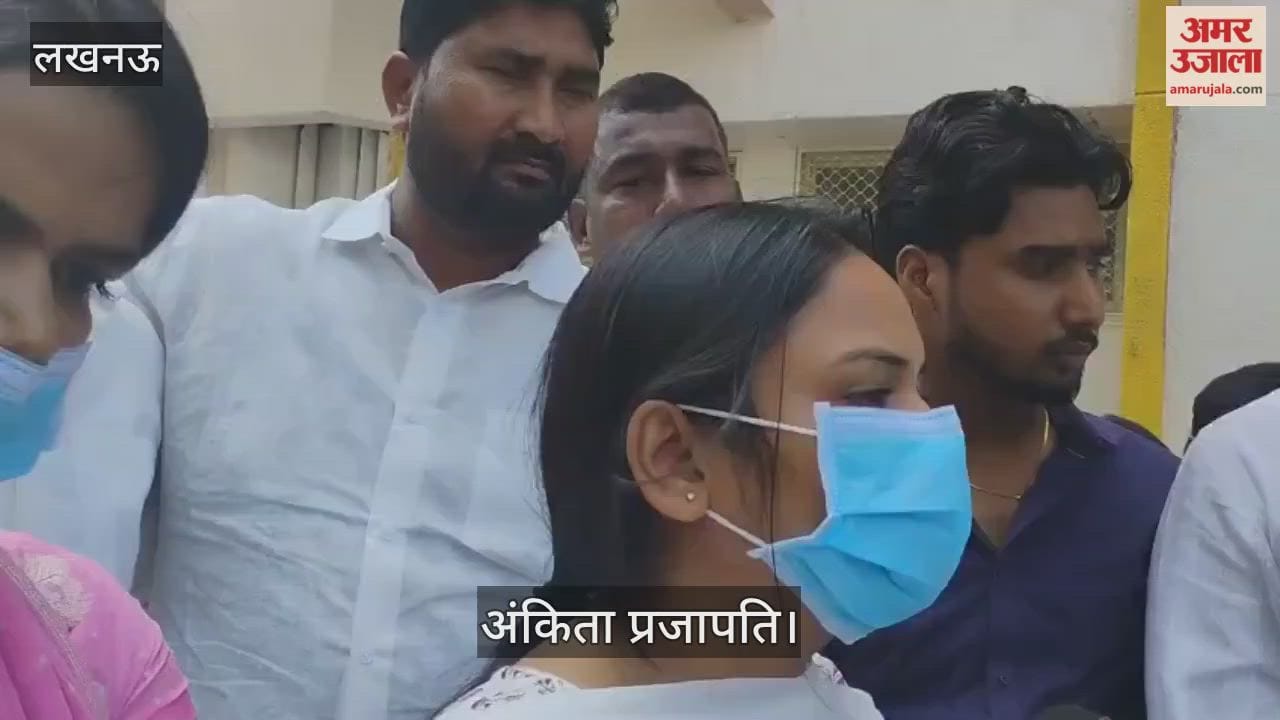 VIDEO: पूर्व मंत्री गायत्री प्रजापति की बेटी बोलीं, पापा को सिर में 18 टांके लगे, उन्हें बेरहमी से मारा गया