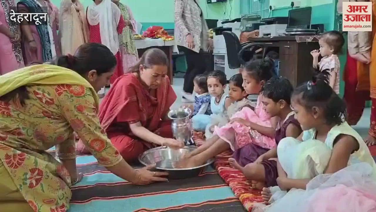 Cabinet Minister Rekha Arya perform Kanya Pujan in balika niketan