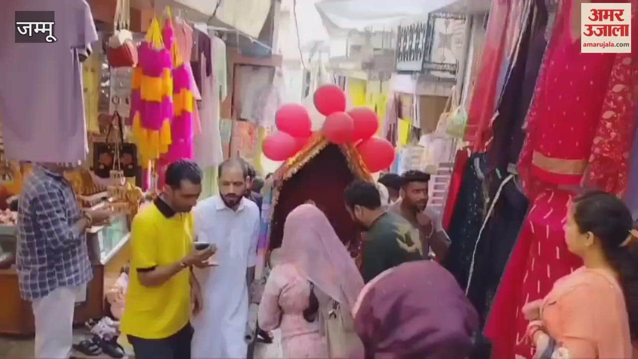A grand procession was taken out on Ashtami in Chinani, devotees danced to the hymns.