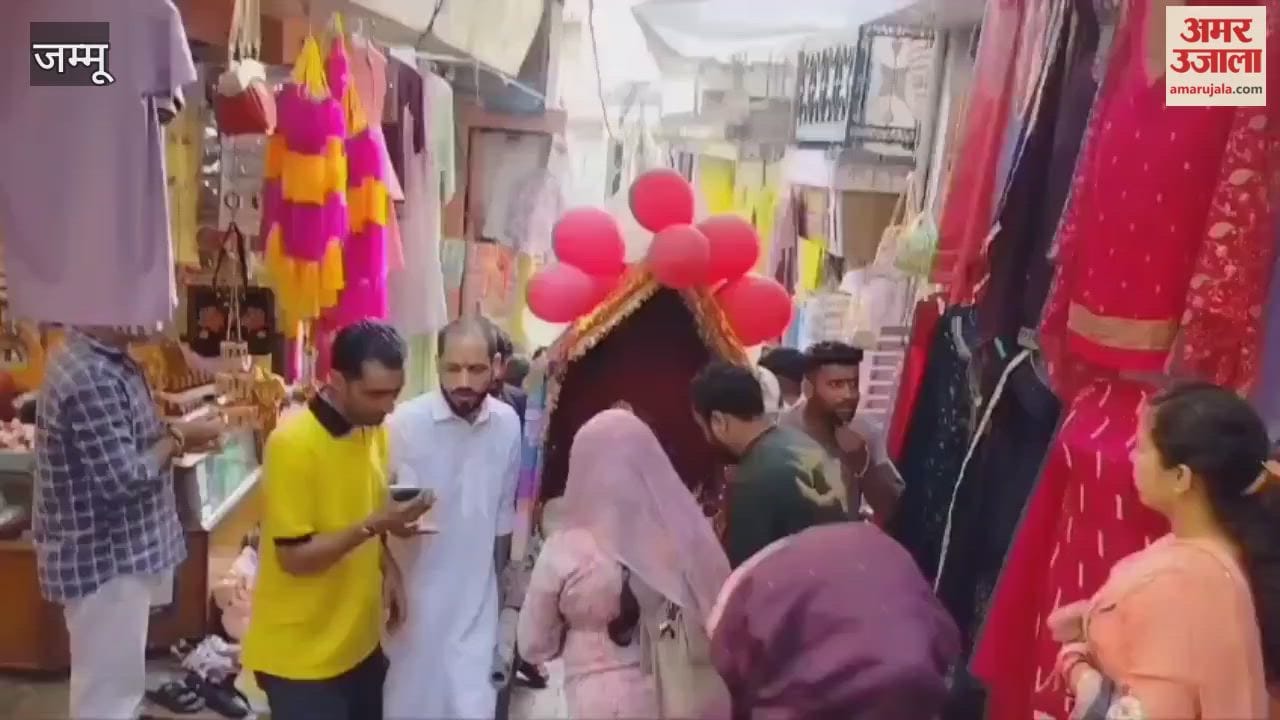 A grand procession was taken out on Ashtami in Chinani, devotees danced to the hymns.
