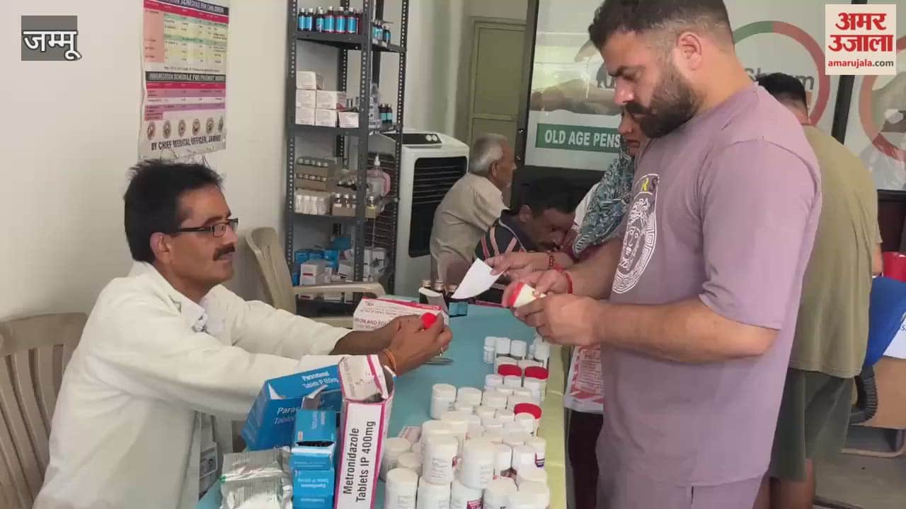 A free health camp was organised in Sangrampur, 156 patients were examined and given free medicines.