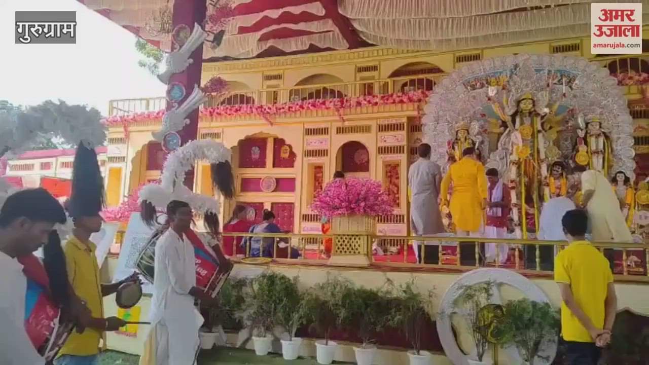 Devotees worshipped Goddess Durga with devotion in pandal of Durga Puja Committee