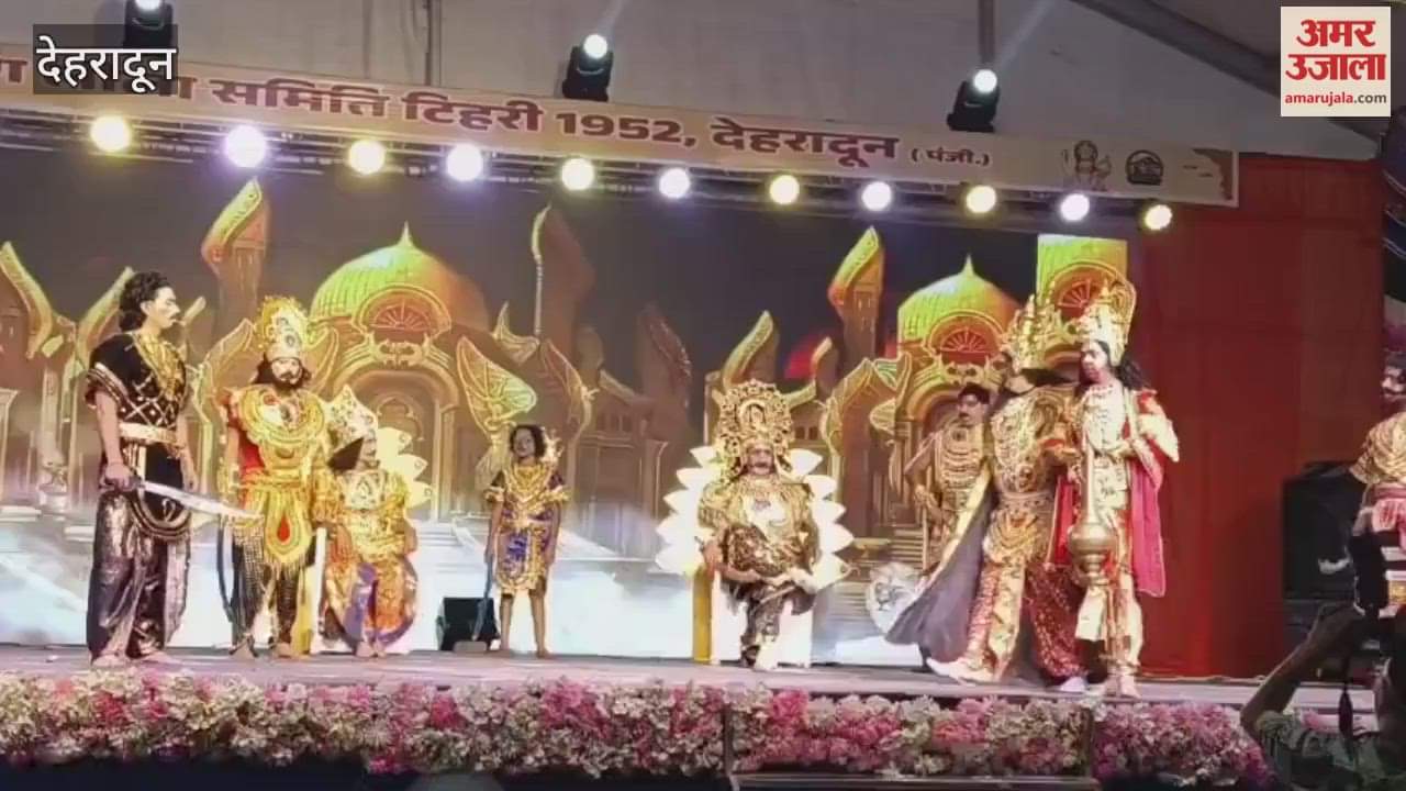 Ram Leela Samiti organised Ramleela, crowd gathered to watch the dialogue between the king of Lanka and Hanuman