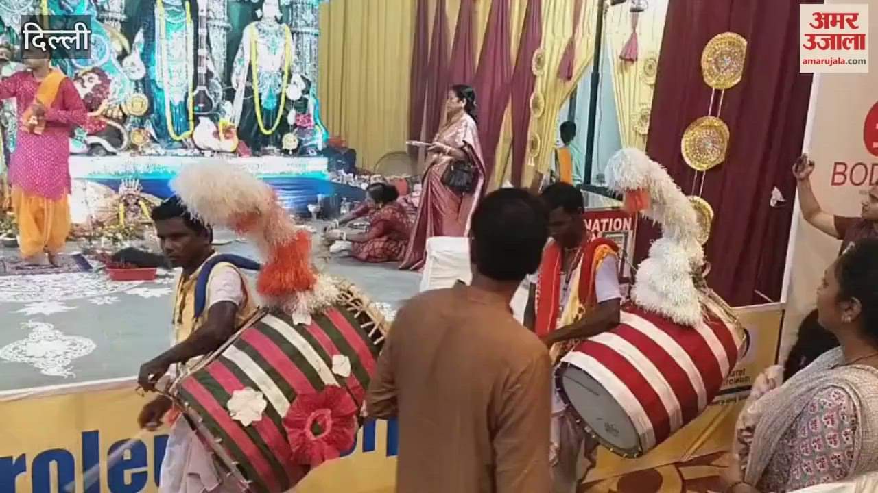Devotees bowed their heads at the Maa Durga pandal on Panchkuiyan Road in New Delhi