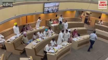 Congress councillor Gurpreet Singh Gabbi protests against the mess created for a Union Minister's event in Chandigarh.