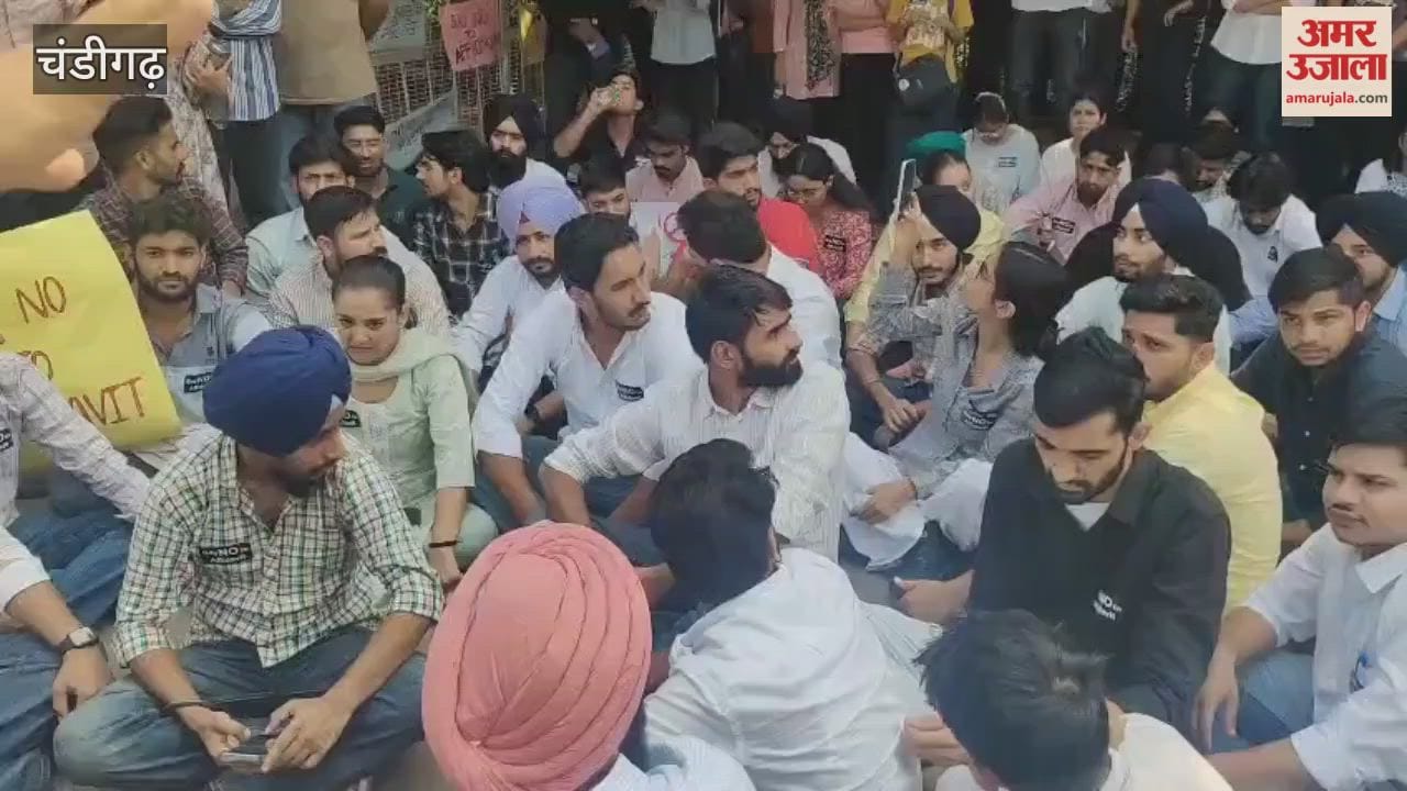 Various student organisations protest against the affidavit at Chandigarh University.