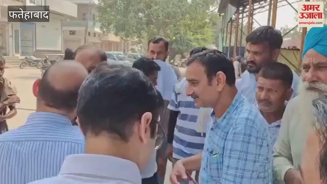 In Jakhal, Fatehabad, the Deputy Commissioner visited the markets and procurement centers to review the paddy procurement operations.