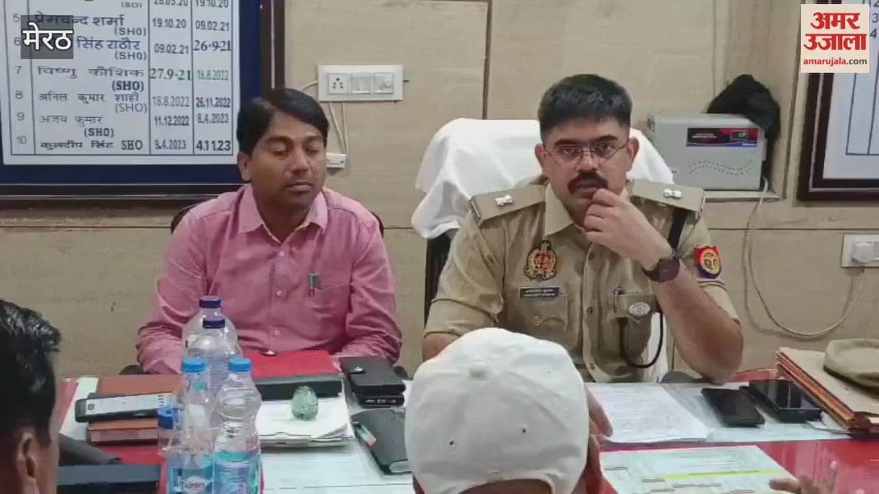 Meerut: Rural SP Abhijeet Kumar held a meeting with the officials of the Ramlila Committee at the Mawana police station