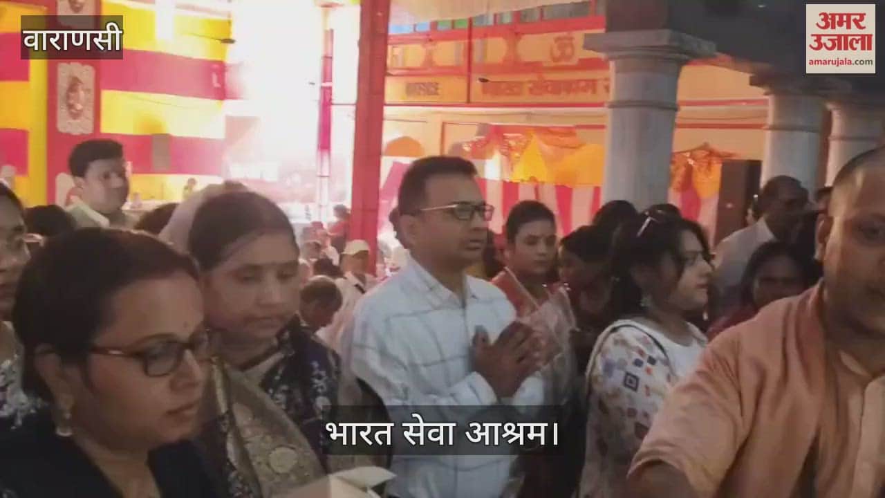 Saints and devotees praying at Bharat Seva Ashram