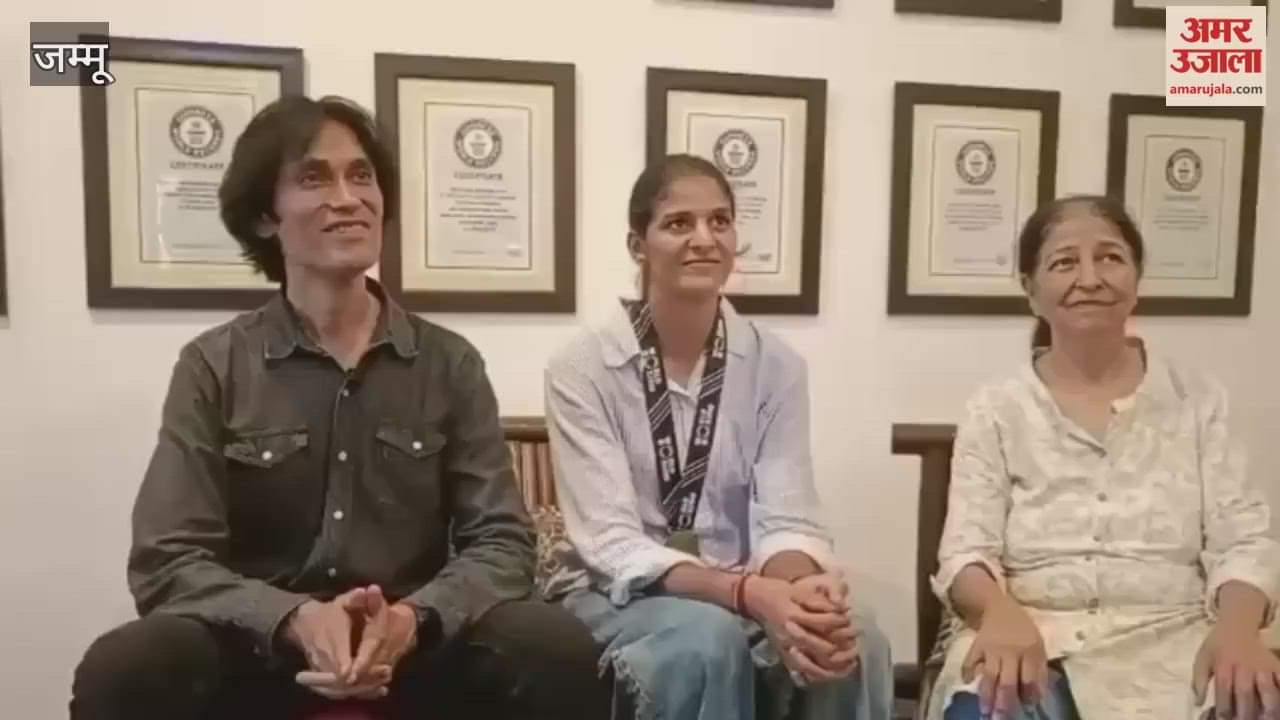 World Champion Jaismine Lamboria in Jammu to meet her mentor