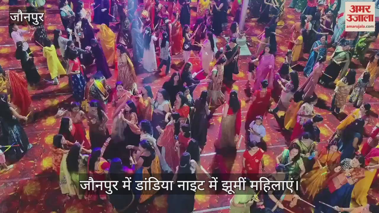 women danced enthusiastically in Dandiya dance and played Garba In Jaunpur