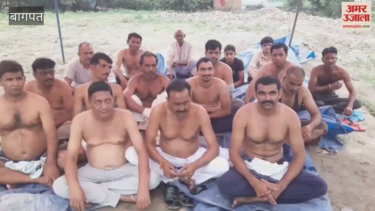 Baghpat: Tikri farmers stage semi-nude protest, to go on hunger strike from October 3