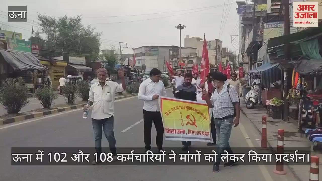 102 and 108 employees protested in Una over their demands.