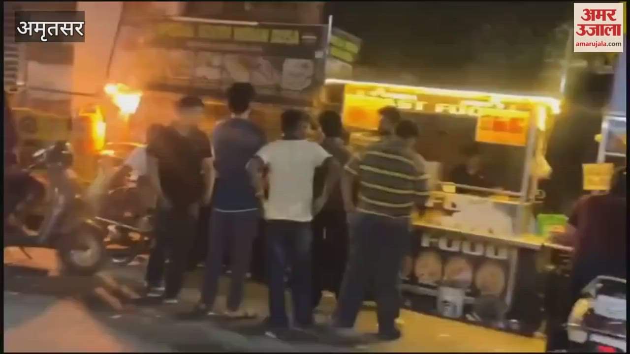 Couple who went to eat momos in Amritsar was teased by youths