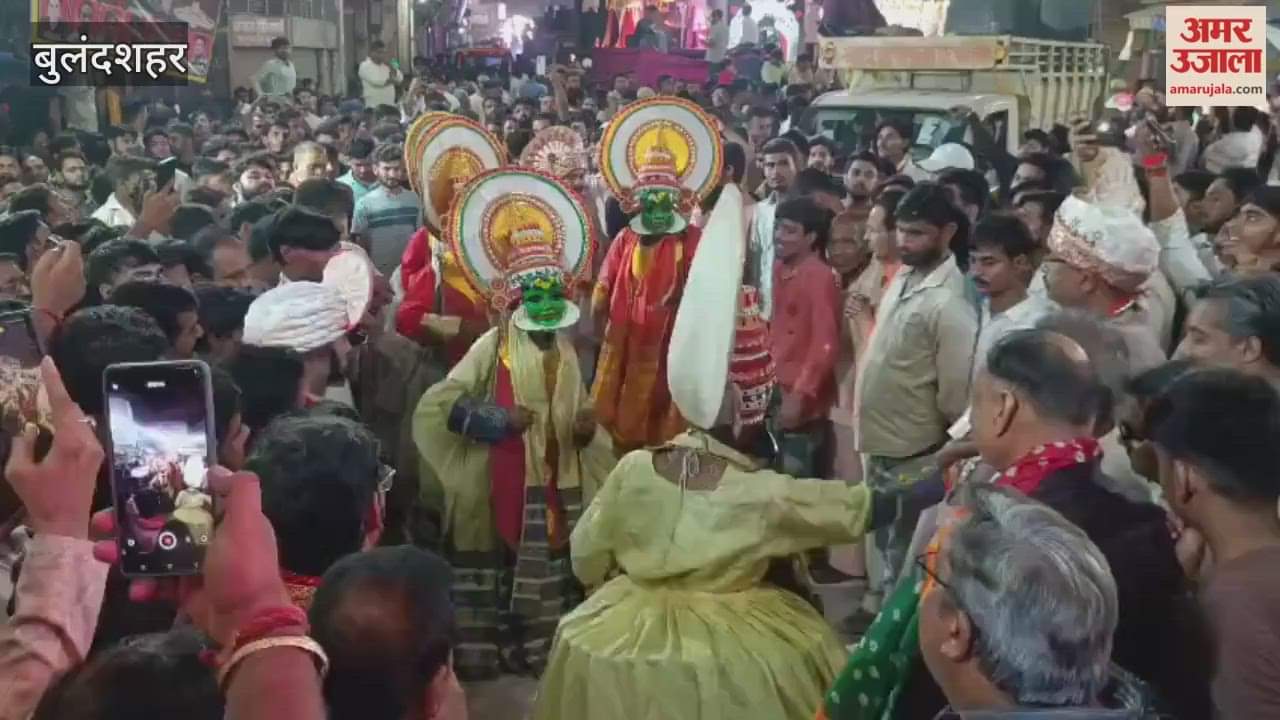 A tableau from Kerala was displayed in the grand procession of Maa Chamunda in Bulandshahr.