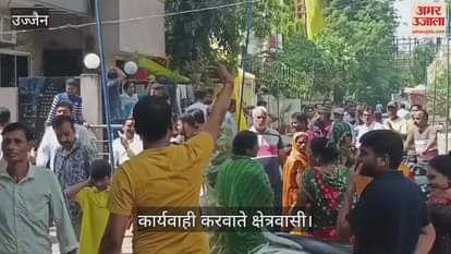 Ujjain News: Terror of street dogs in Rishinagar, five people including four children bitten