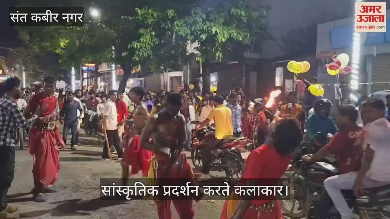 The immersion procession showcased ancient culture, with dance and various stunts captivating the audience.