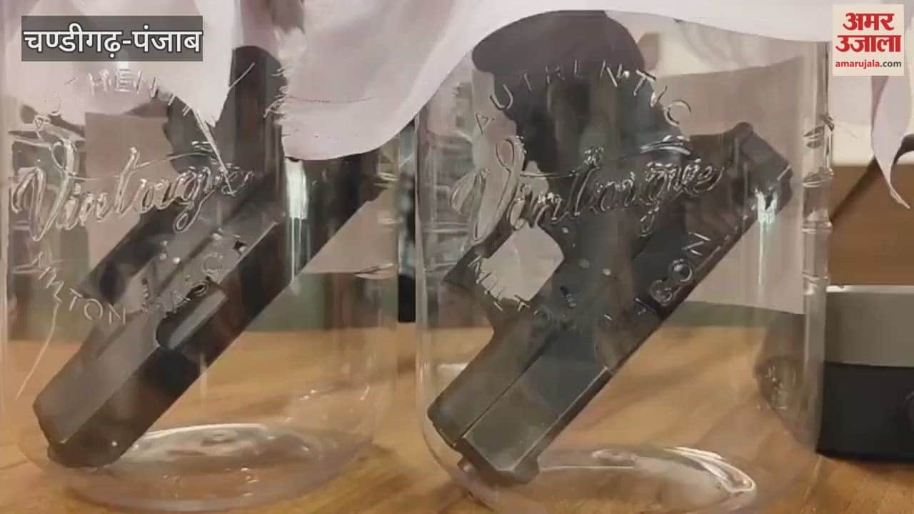 Two accused of smuggling weapons from Pakistan arrested