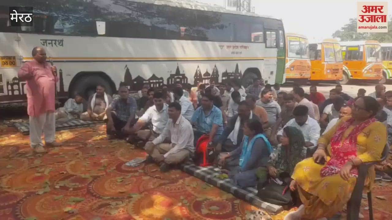 Meerut: Protest demonstration held by Shramik Samaj Kalyan Sangh at the roadways bus stand